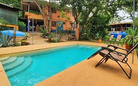 Pura Vida MINI Hostel - Tamarindo Costa Rica